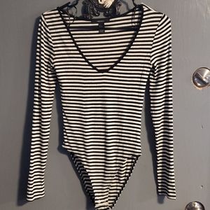 🖖 2 for $10🖖NW Black/white stripped body suit